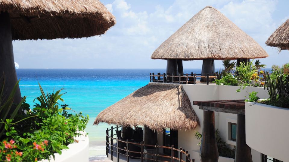 El Taj Oceanfront and Beachside Condo Hotel