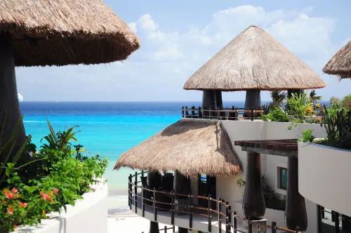 El Taj Oceanfront and Beachside Condo Hotel