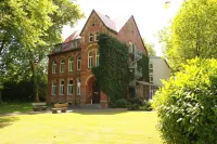 Gästehaus Alte Schule Hotel dekat FOM Hochschule Hochschulzentrum Marl