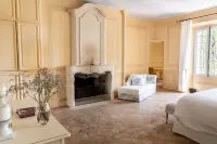 Château les Crostes Hotels in Le Cannet-des-Maures