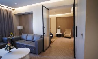 Chinmay Hotel & Resort