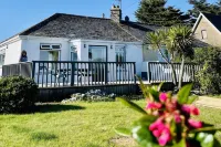 Wavecrest Holiday Cottage by Trident Holiday Homes