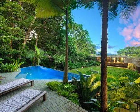 The Planchonella House - Eco Stay de Luxe Hotels in Edge Hill