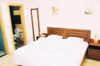 Vibes Hostel & Spa Hotels near Golf City Mall