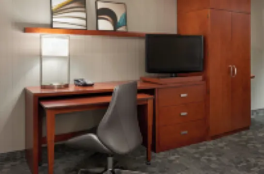 コートヤード バイ マリオット キングストン ハイウェイ 401 / デビジョン ストリート キングストンのホテル