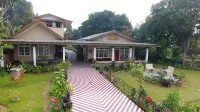 Residences by RedDoorz Near Taman Safari Hotels in Cisarua