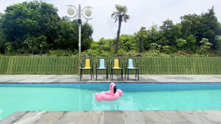 Jeju Hi Mom Kids Family Pension Black Отели рядом с достопримечательностью «Bunker des Lumières»