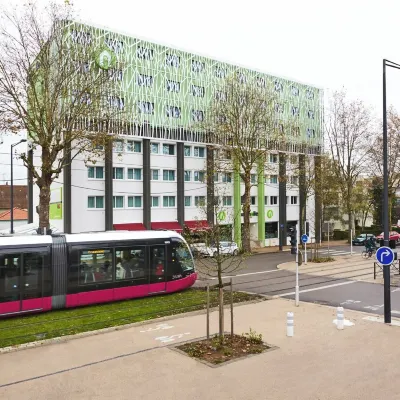 Campanile Dijon - CONGRÈS - CLÉMENCEAU Hotels near Drapeau Tramway Station