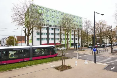 Hôtel Campanile Dijon - Congrès Clémenceau Hôtels à proximité de : Stade d'Athlétisme Colette BESSON