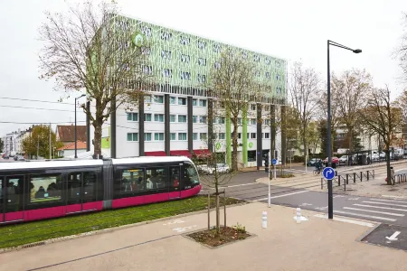 Campanile Dijon - CONGRÈS - CLÉMENCEAU Отели рядом с достопримечательностью «Gigaland»