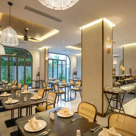 Cozy Danang Boutique Hotel Отели рядом с достопримечательностью «My Khe Pagoda»