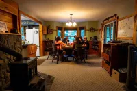 Llama House Adk Hotels in Chester