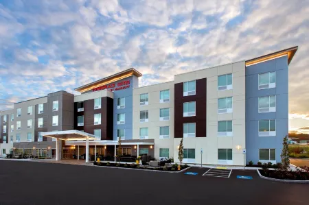 TownePlace Suites Portland Airport ME Отели рядом с достопримечательностью «Мэн Молл»