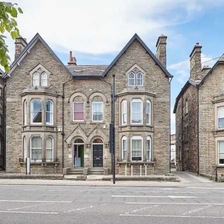 Host & Stay - Parkside Villa