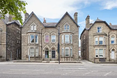 Host & Stay - Parkside Villa