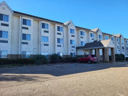 Starkville Inn & Suites Hotels in Oktibbeha County