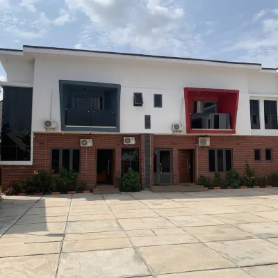 Old English Torf Apartment Hotels in Owerri