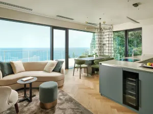 Maximilian Suites