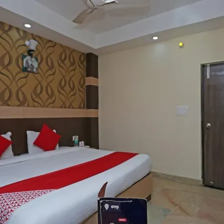 Hotel Royal Crystal Inn