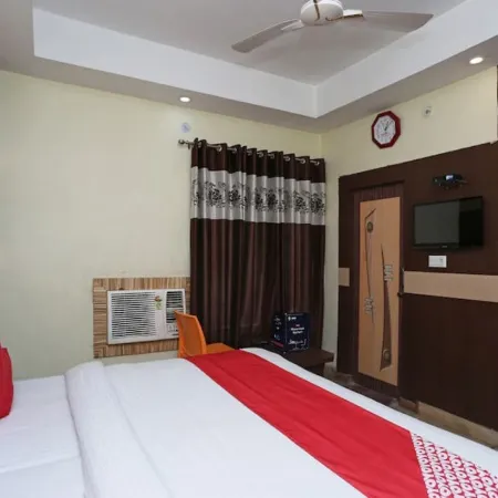 Hotel Royal Crystal Inn
