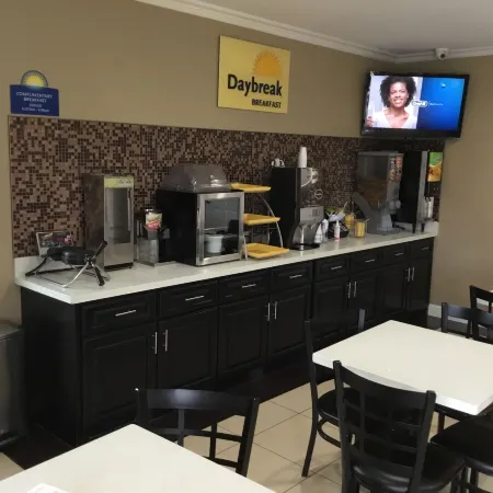 Days Inn by Wyndham Humble/Houston InterContinental Airport