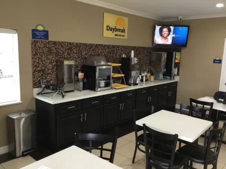 Days Inn by Wyndham Humble/Houston InterContinental Airport