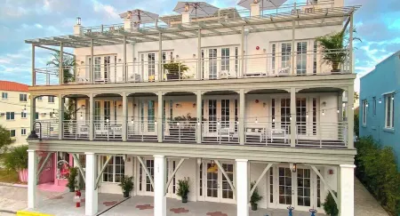 Berkeley Beach Club Отели в г. Сейнт Пит Бич