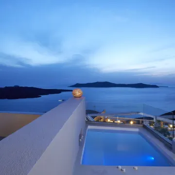 On the Cliff Hotel dekat Archaeological Museum Fira