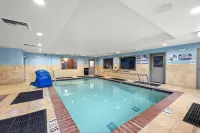 Holiday Inn Express & Suites LINCOLN-ROSEVILLE AREA by IHG