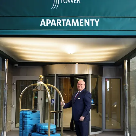 Apartamenty Sky Tower z Jakuzzi Przy Oknie by Bqqk