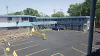 Guest Host Motel - Motel