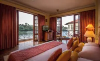 Mahaweli Reach Hotel Hotels near Inigala Temple