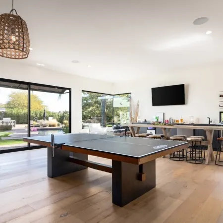 Spacious 6-bdrm Resort home in Scottsdale , Sleeps 16+ fitness room, Pickleball