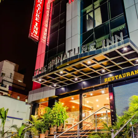The Signature Inn Hotel Отели рядом с достопримечательностью «Торговый квартал Ганди-Базар»