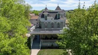 Comfort & Elegance in a Historic La Crosse, Wisconsin Mansion