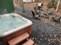 Casa de Carmen! 3 bedroom Modern Cabin with a view and HOT TUB!