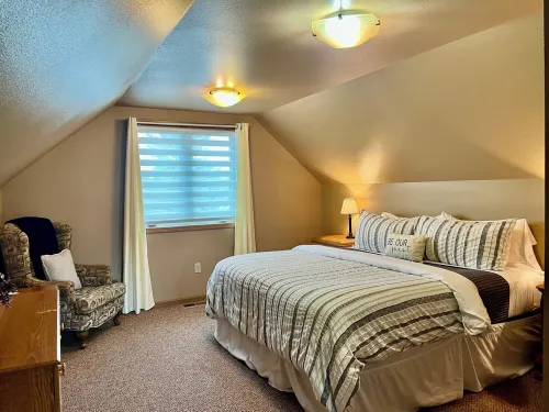 Golf Course Condo - Spacious 3 Bed, 3 Bath  Condo with Hot Tub, Sauna, & Pool