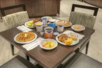Hampton Inn Gatlinburg Historic Nature Trail - breakfast
