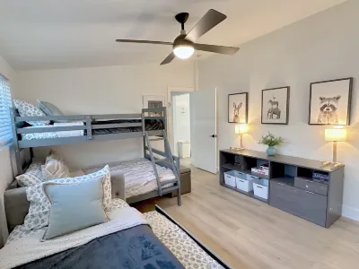 Spectacular Oasis - Game Room, Smart TVs, Pool, Hot Tub, BBQ
