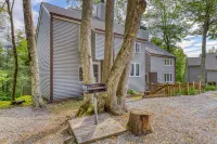 Mountain condominium w/natural light - close to ski lodge and covered balcony Hotels in Sugar Mountain