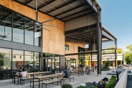 Cozy Backyard with Pergola and Streaming Services - Charming Oasis Отели рядом с достопримечательностью «Остин Хинду Темпл & Комм Сентер»