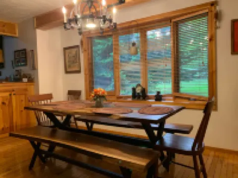 Tranquil Retreat - Mountain View, WiFi, Front Porch