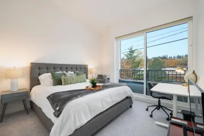 Cozy Haven - Rooftop Deck, High-End Appliances, Laundry Các khách sạn ở Kirkland