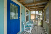 Charming Cottage with Coastal Comfort - Delightful Getaway Hotels in Aransas County
