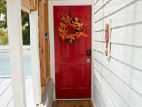 Unit 4 Welcome to the Red bungalow - Second floor studio Hotels in Bacliff