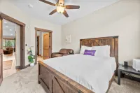 Expansive Deck with Hot Tub and Mountain Views - Stunning Retreat Hotels in Silverthorne