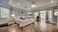 Golden Globe - luxury on the canal with pool/spa