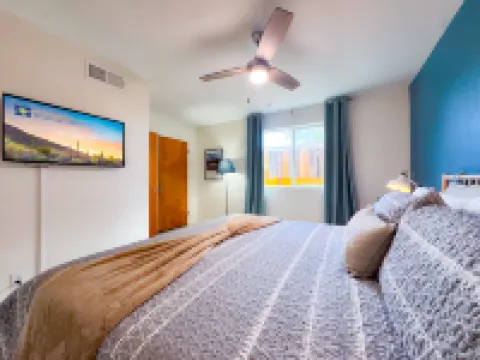 Serene Garden View and Private Yard - Charming Cozy Retreat