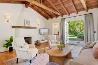 Lush Gardens and Unique Fire Pit - Charming Oasis Retreat