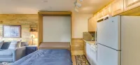 Swimming Pool and Hot Tubs - Cozy Studio Escape Hotel di Grand County